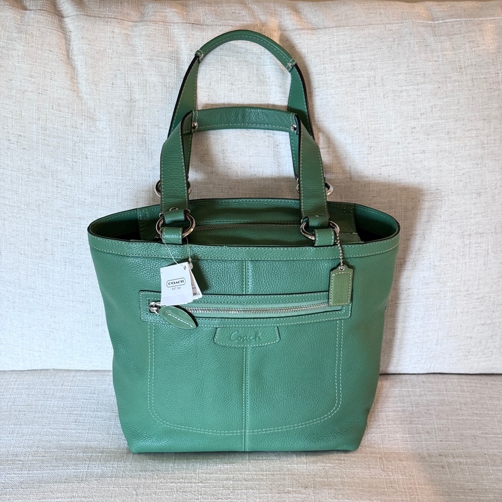 COACH (F14683) "Penelope"‎ Sea Green
Pebbled Leather Lunch Tote Bag